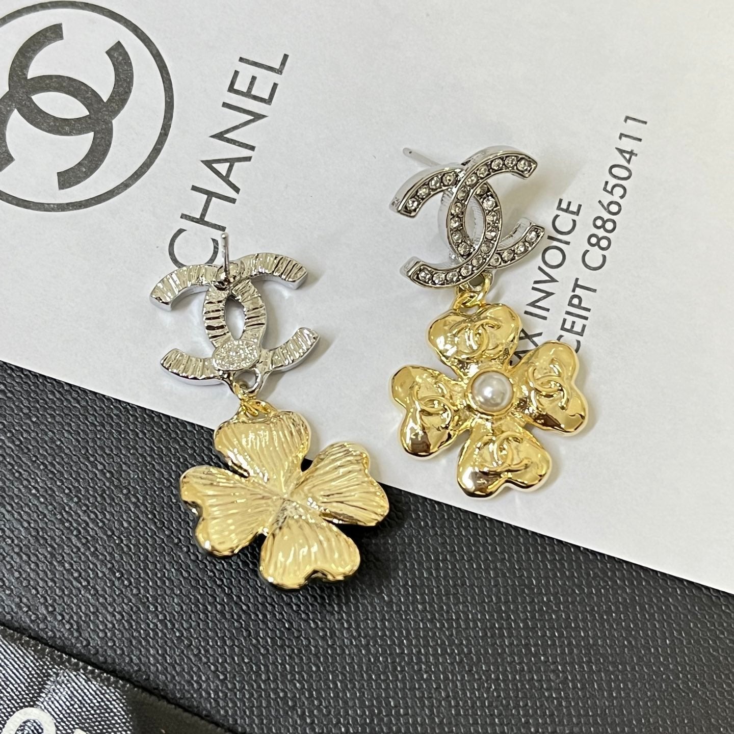Pendientes con logo elegante floral colgante