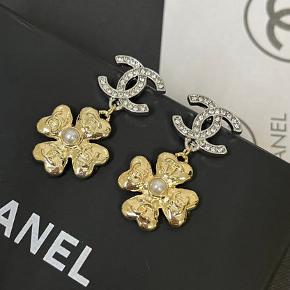 Boucles d'oreilles pendantes élégantes avec logo floral