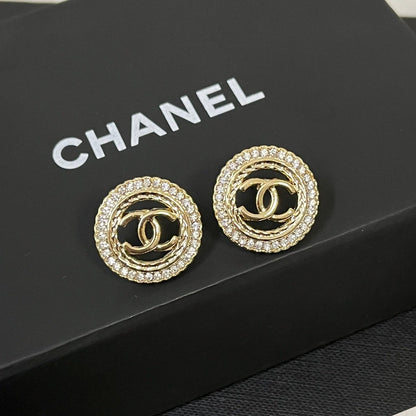 Boucles d'oreilles rondes avec logo de mode