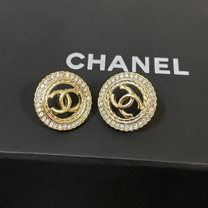 Boucles d'oreilles rondes avec logo de mode