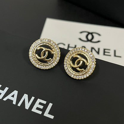 Boucles d'oreilles rondes avec logo de mode