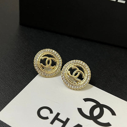 Boucles d'oreilles rondes avec logo de mode
