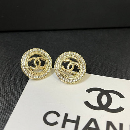 Boucles d'oreilles rondes avec logo de mode