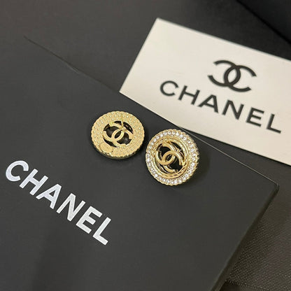 Boucles d'oreilles rondes avec logo de mode