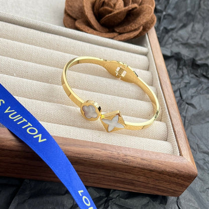Brazalete floral de nácar