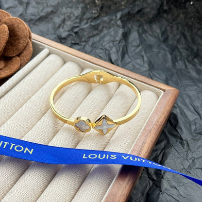 Brazalete floral de nácar