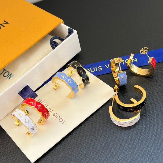 Boucles d'oreilles émaillées monogrammées mode