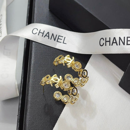 Pendientes de aro elegantes con diamantes