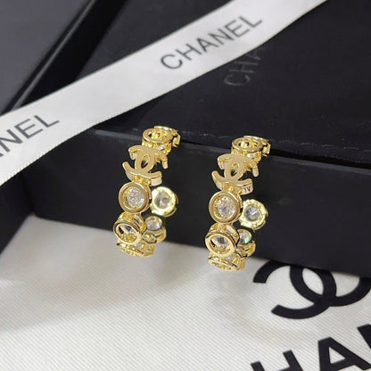 Pendientes de aro elegantes con diamantes