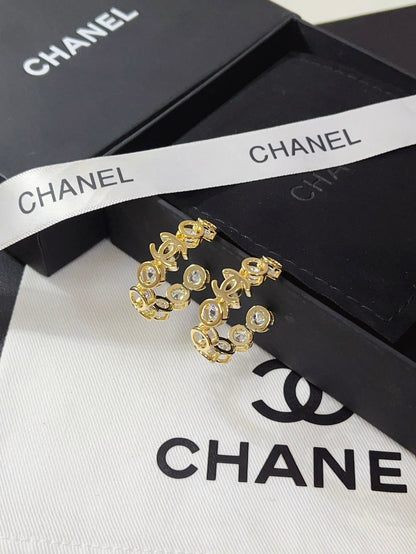 Pendientes de aro elegantes con diamantes