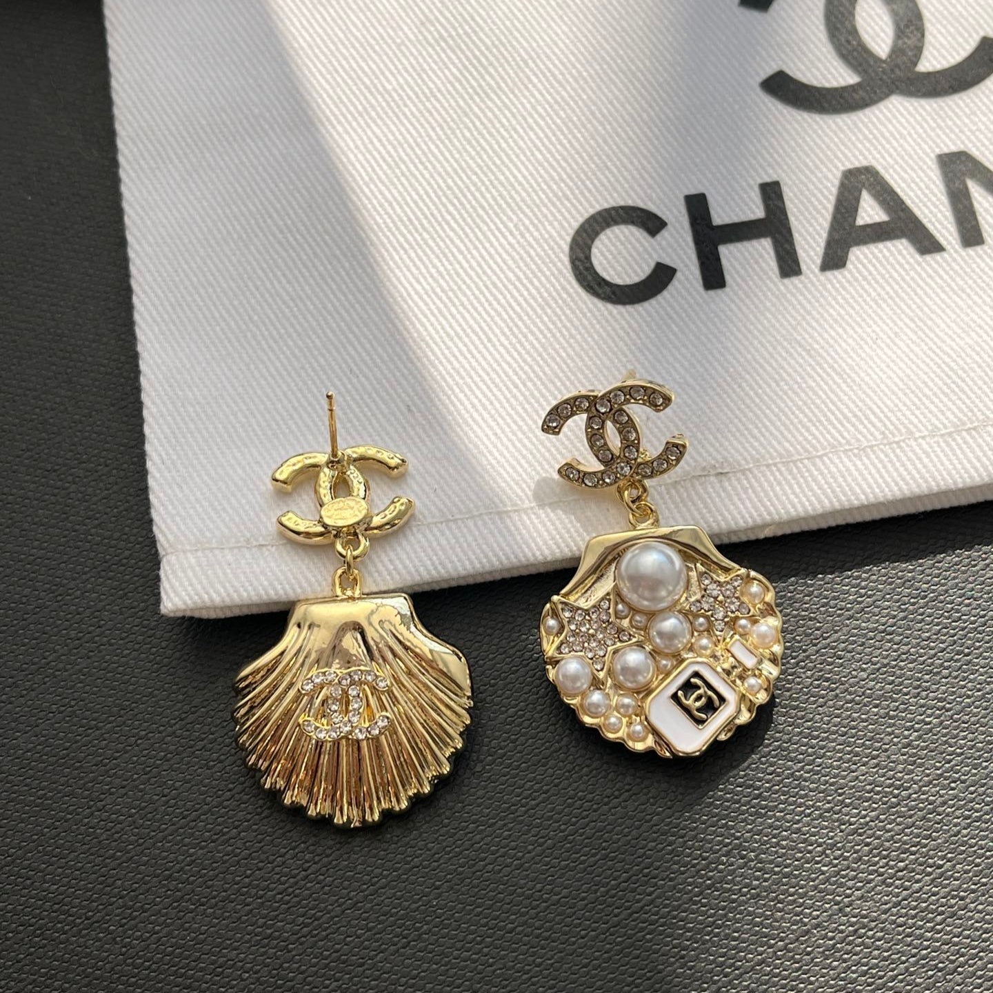 Pendientes elegantes de perlas de concha