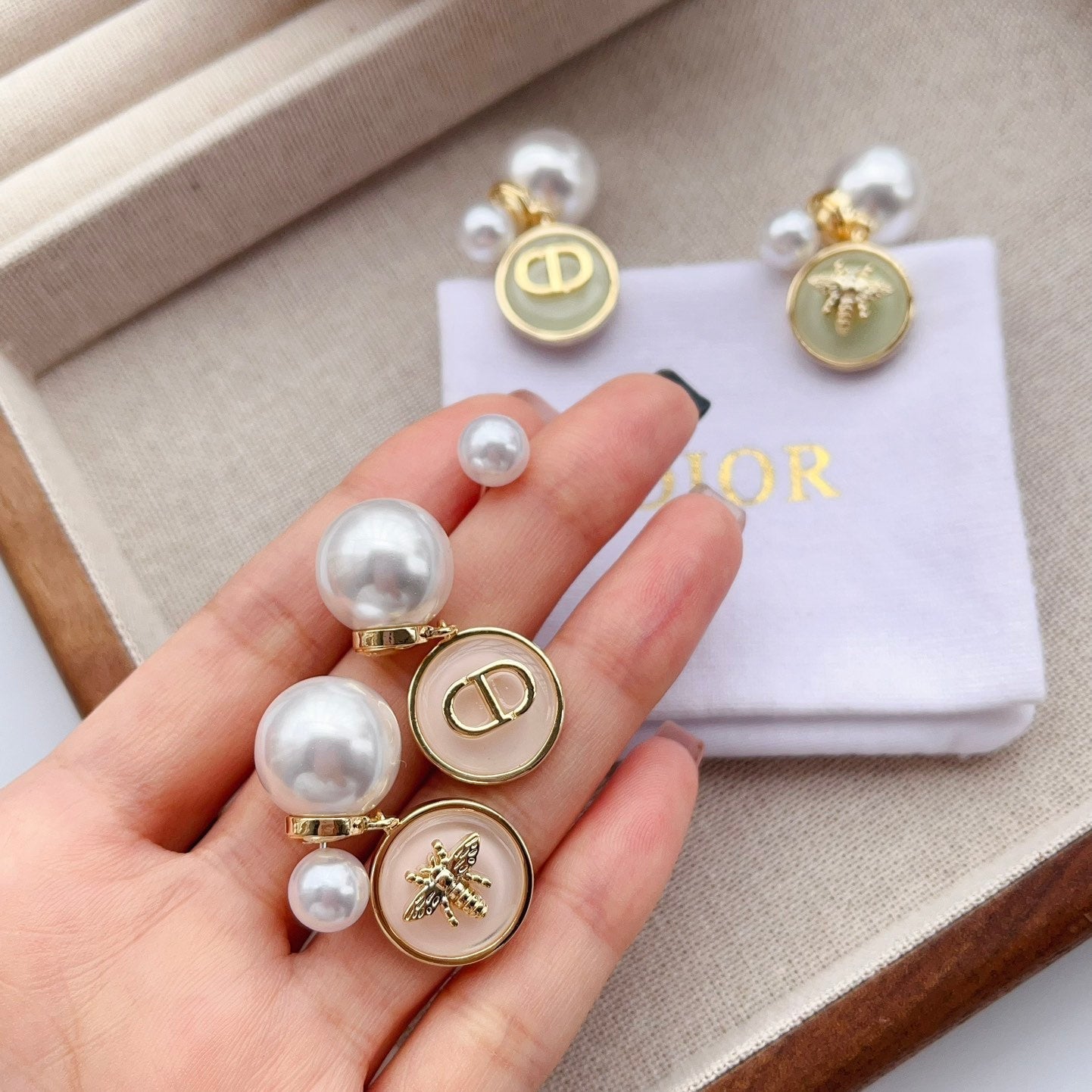 Pendientes Asimétricos de Abeja y Perla