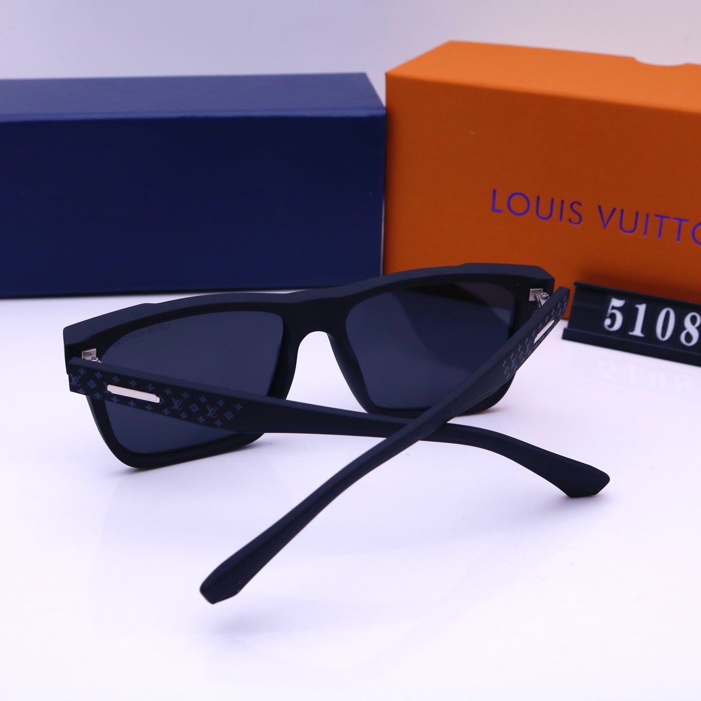 Gafas de sol de montura cuadrada grabada de moda vintage