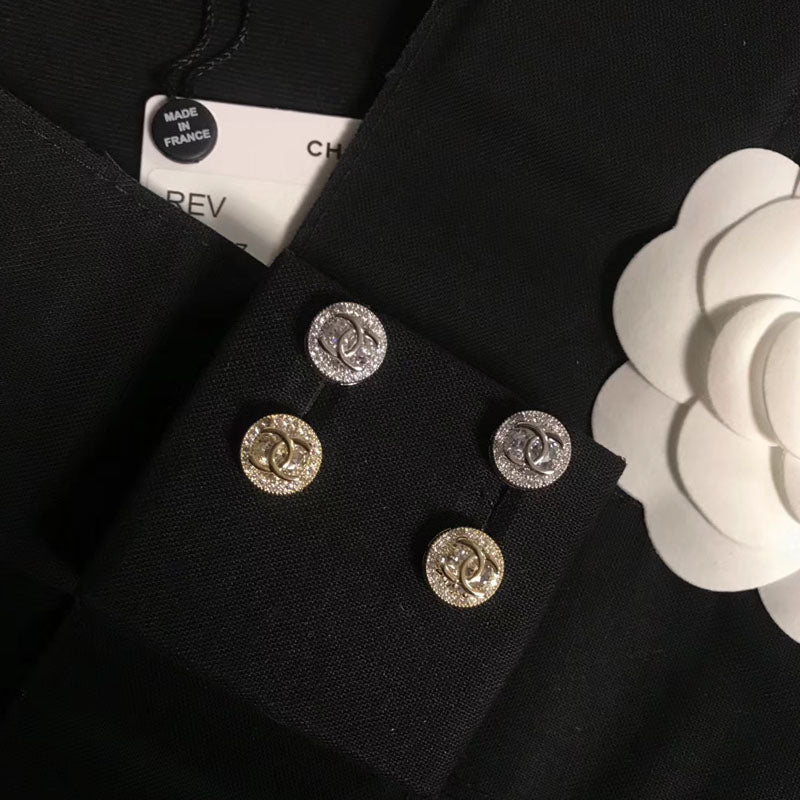 Pendientes de botón redondos pequeños con logotipo de diamante