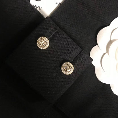 Pendientes de botón redondos pequeños con logotipo de diamante