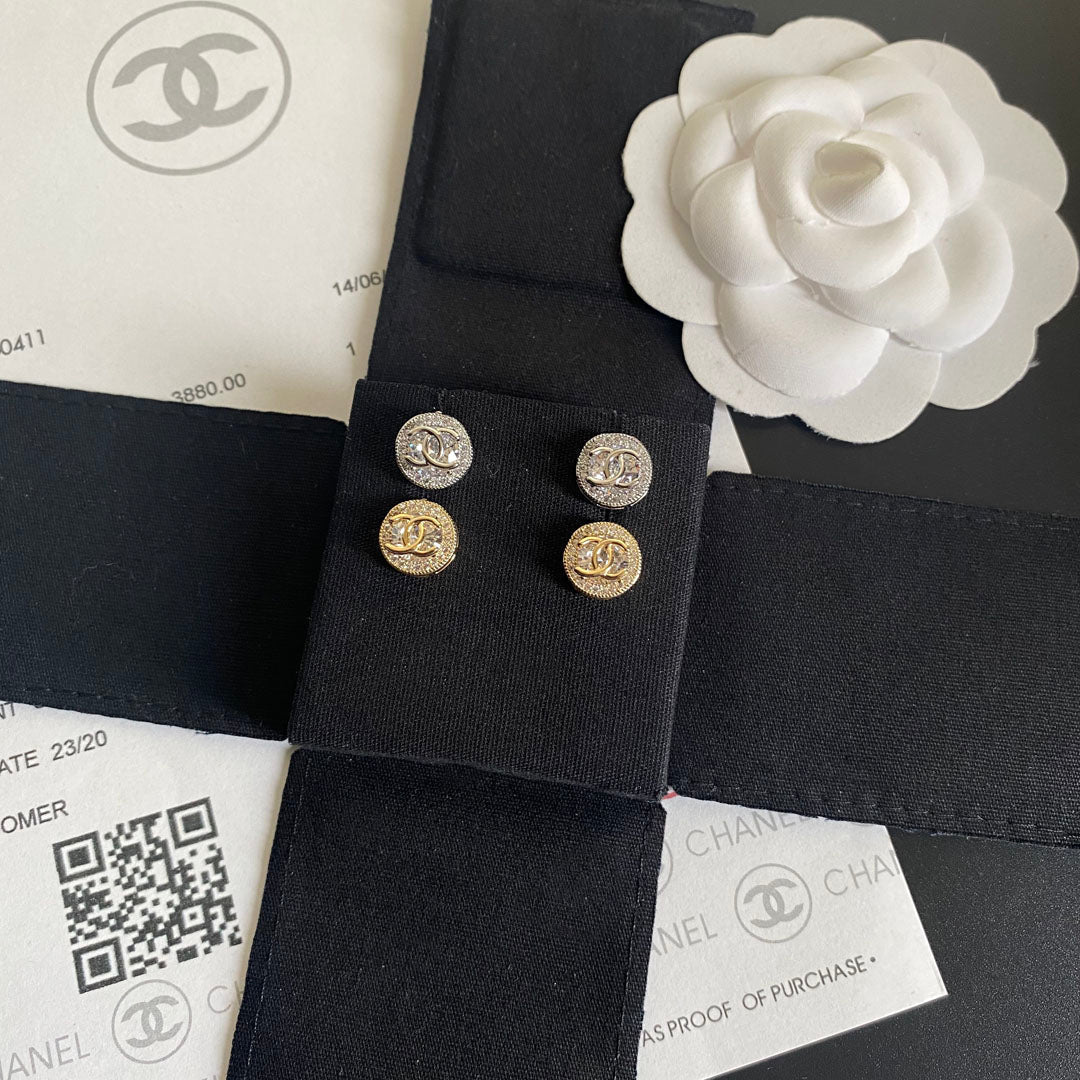 Pendientes de botón redondos pequeños con logotipo de diamante