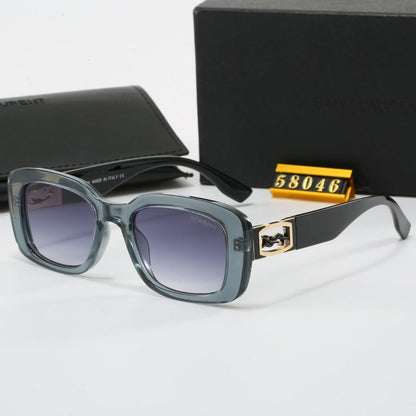Gafas de sol negras retro grabadas con el logotipo