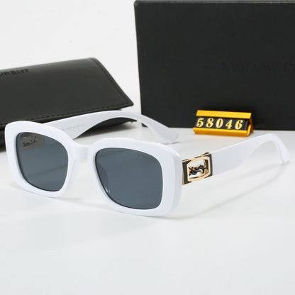 Gafas de sol negras retro grabadas con el logotipo