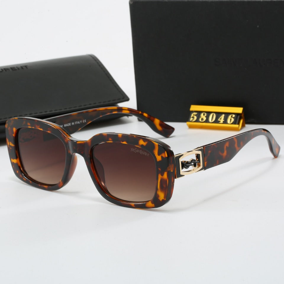 Gafas de sol negras retro grabadas con el logotipo