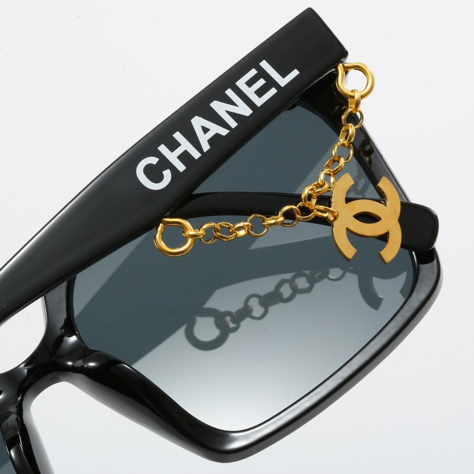 Gafas de sol con colgante de metal de moda