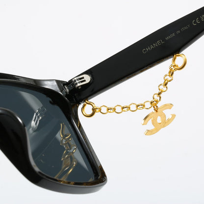 Gafas de sol con colgante de metal de moda