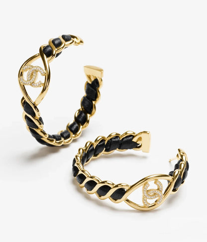 Pendientes de aro de metal y cuero de moda