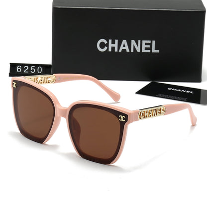Gafas de sol clásicas con montura metálica y letras de moda