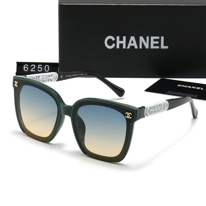 Gafas de sol clásicas con montura metálica y letras de moda