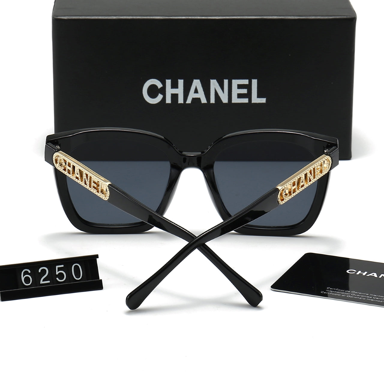 Gafas de sol clásicas con montura metálica y letras de moda