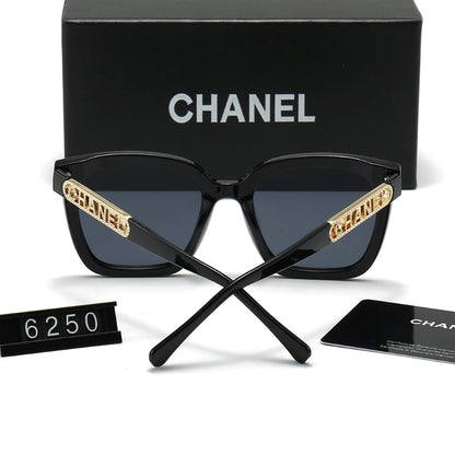 Gafas de sol clásicas con montura metálica y letras de moda