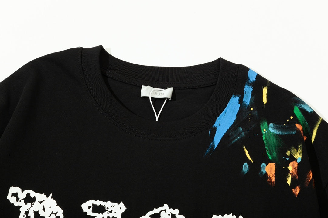 Camiseta con estampado de tinta salpicada y grafiti de alfabeto