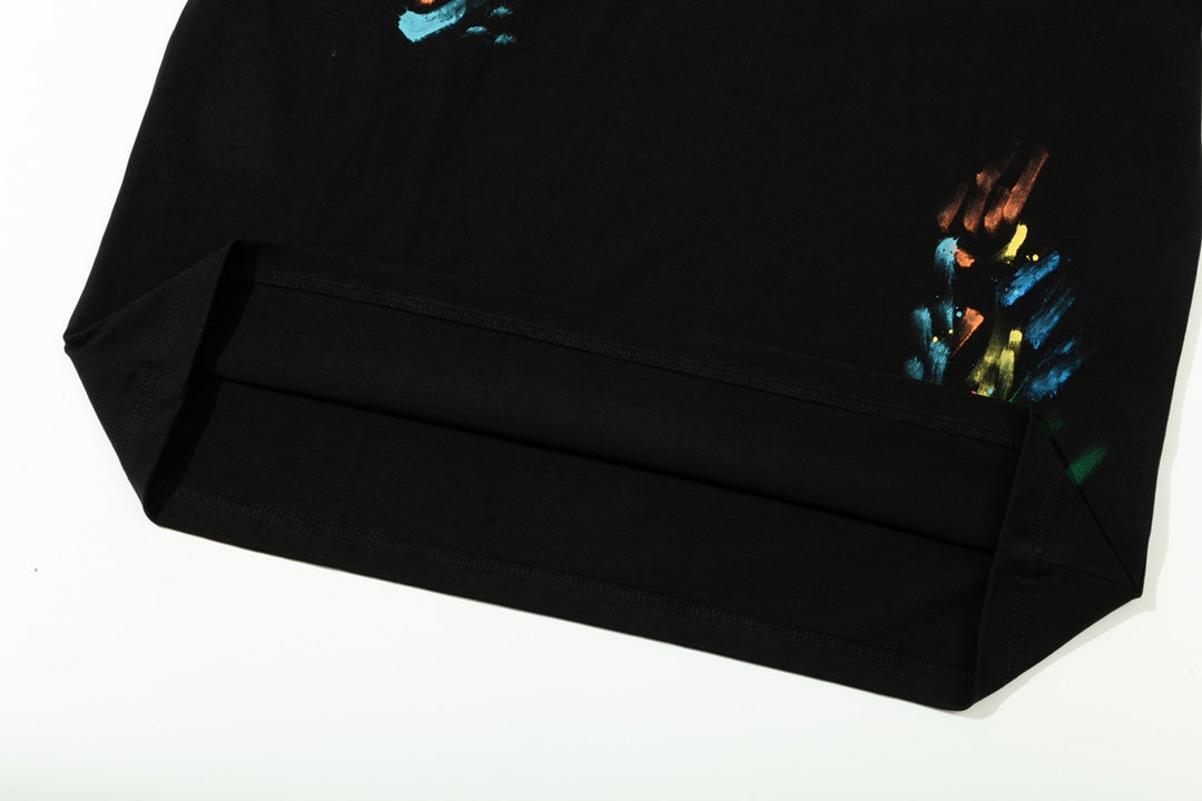 Camiseta con estampado de tinta salpicada y grafiti de alfabeto