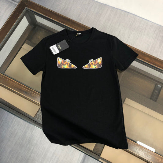 Camiseta con estampado de lente
