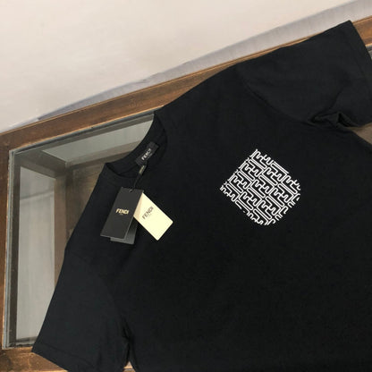Camiseta con bolsillo estampado