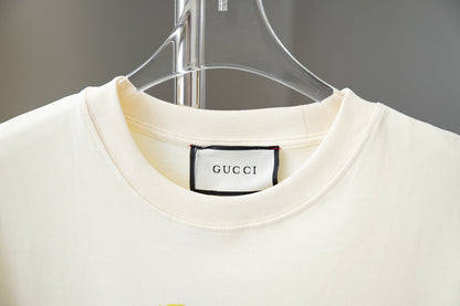 Camiseta con estampado de oso arcoíris