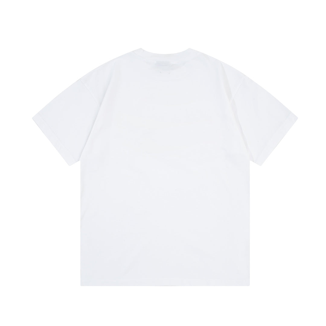 Camiseta con estampado de chorro de tinta de grafiti