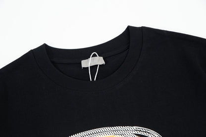 Camiseta con estampado de chorro de tinta de grafiti