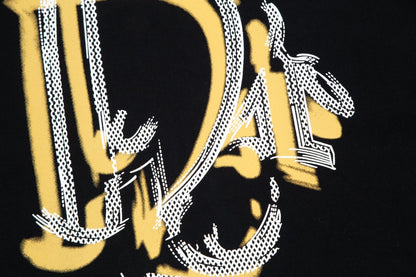 Camiseta con estampado de chorro de tinta de grafiti