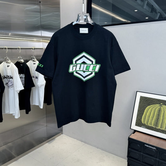 Camiseta Estampada con Letras de Gomaespuma