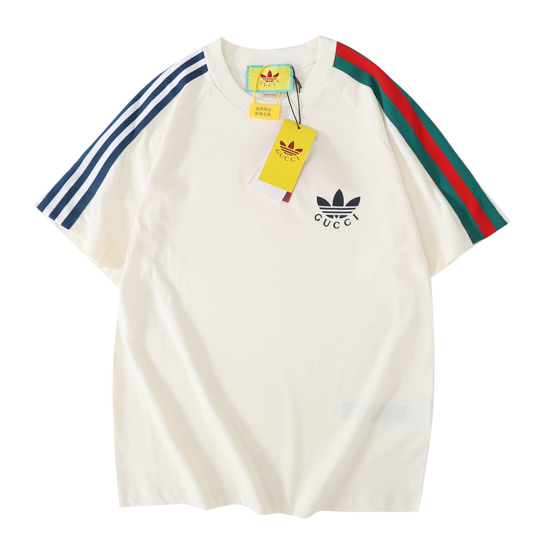 Camiseta con rayas en los hombros