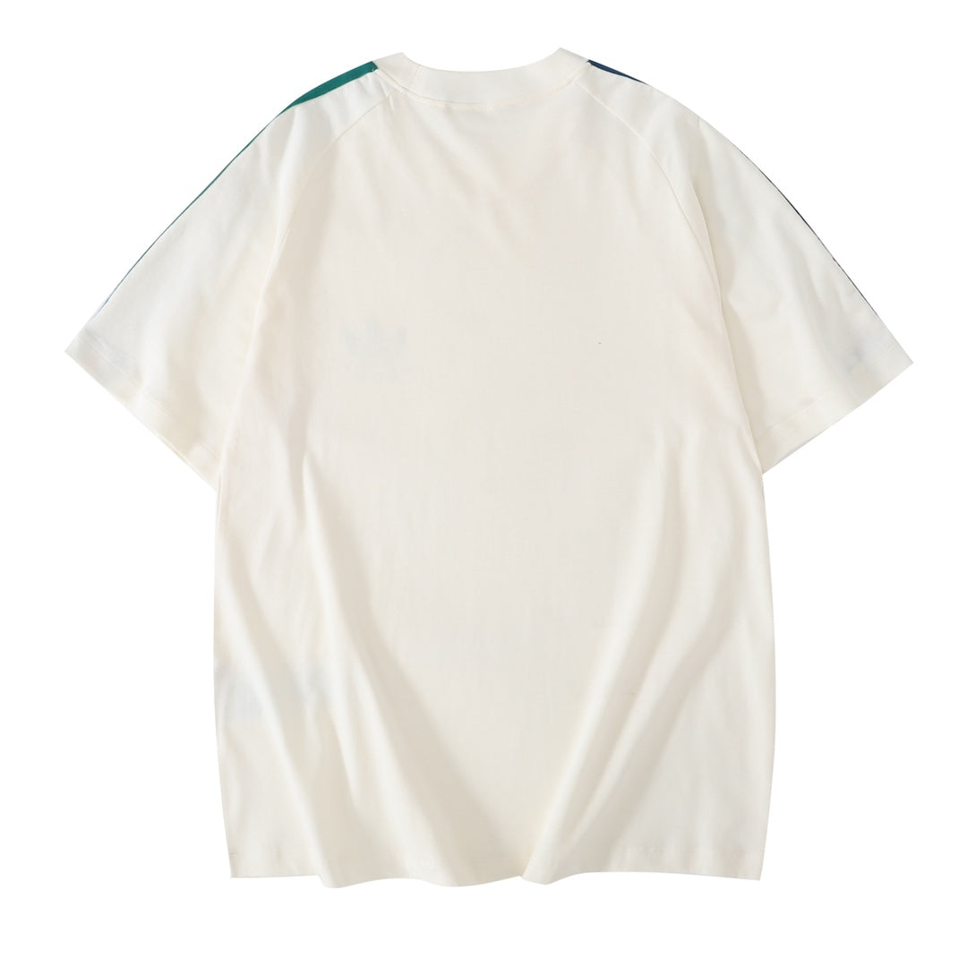 Camiseta con rayas en los hombros