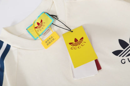 T-shirt à rayures aux épaules